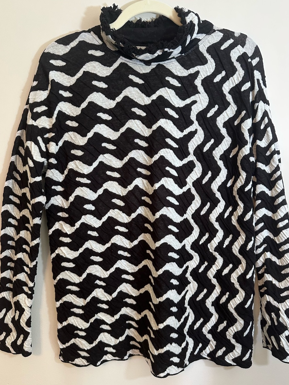 NIC+ZOE Black & White Wave Pattern Turtleneck Sweater Size PS Abstract Office